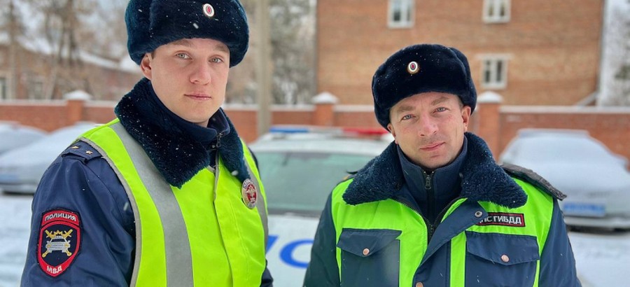 Сотрудники ДПС города Иркутска пришли на помощь новорожденному младенцу