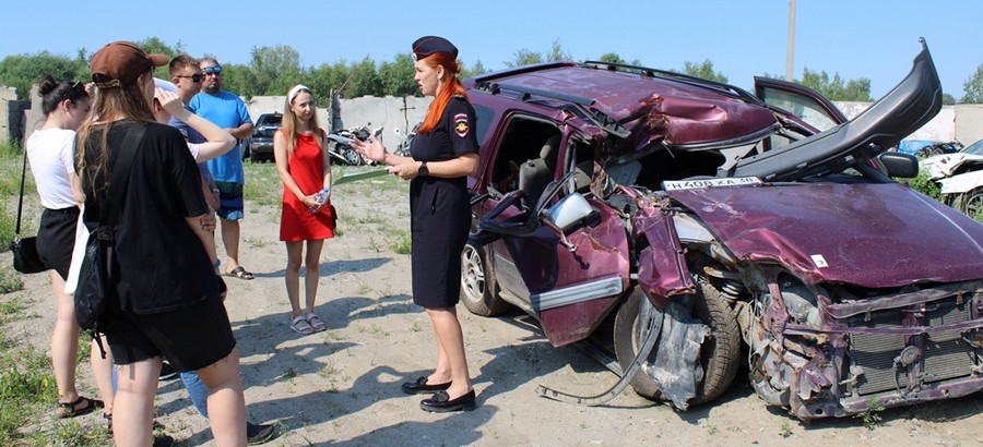 Сотрудники Госавтоинспекции провели «Выставку разбитых автомобилей» в Шелехове