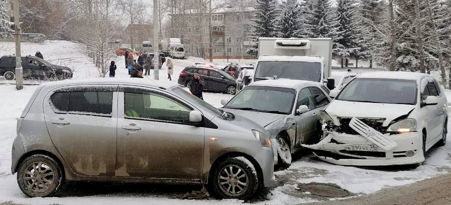 В Иркутске произошло ДТП с участием 12 автомобилей