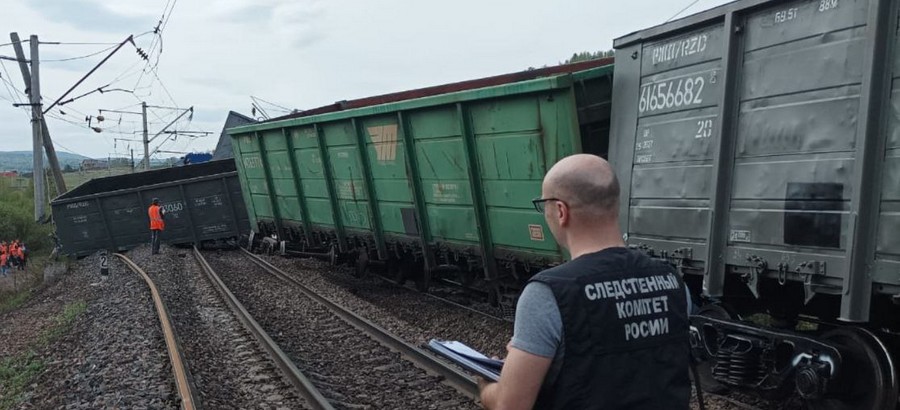 В Красноярском крае следователи устанавливают обстоятельства схода вагонов