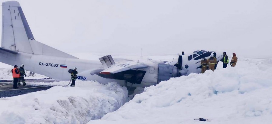 Ан-26 совершил жесткую посадку на Ямале